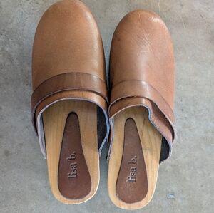 Lisa B. Brown Leather Clogs